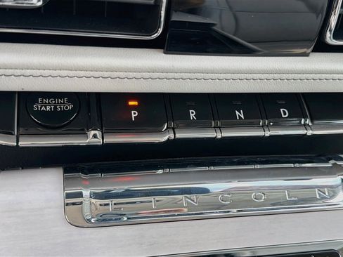 Certified 2025 Lincoln Aviator Reserve RWD image 17