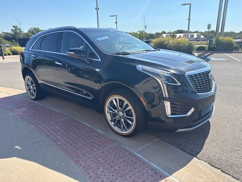 Used 2021 Cadillac XT5 Premium Luxury FWD image 3