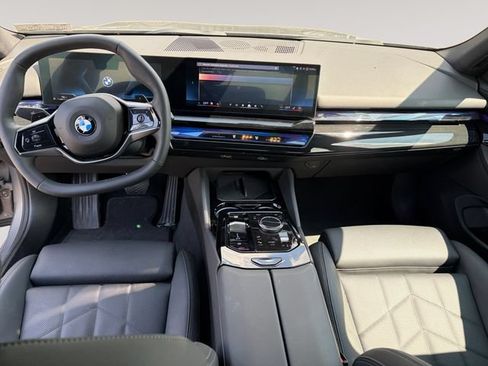 Used 2024 BMW 540i xDrive w/ Convenience Package AWD/4WD image 10