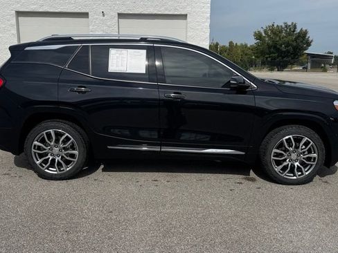 Used 2022 GMC Terrain Denali w/ Denali Premium Package AWD/4WD image 2
