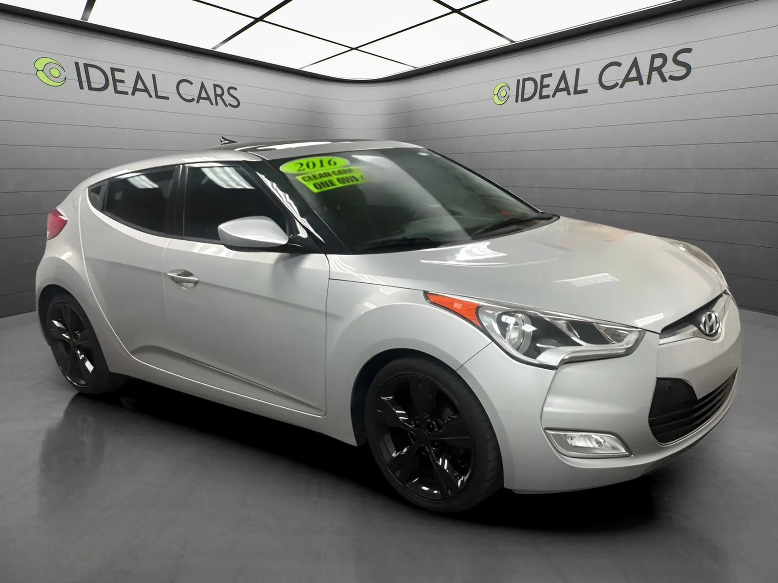 Used 2016 Hyundai Veloster w/ Option Group 03 FWD image 3