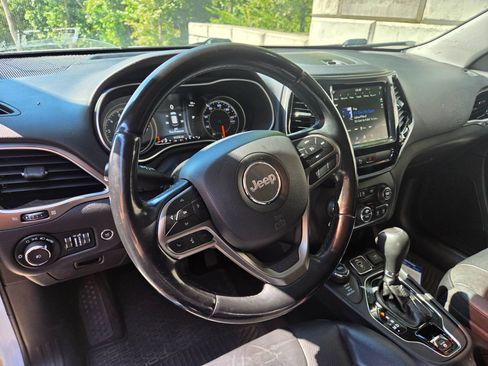 Used 2019 Jeep Cherokee Limited AWD/4WD image 3