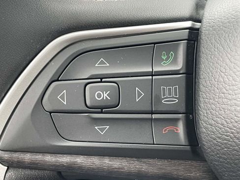 Used 2023 Jeep Grand Cherokee Limited w/ Black Appearance Package image 31