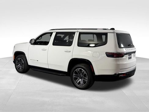 Used 2025 Jeep Wagoneer 4WD image 7
