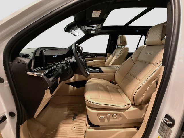 Used 2023 Cadillac Escalade Premium Luxury w/ LPO, Floor Liner Package AWD/4WD image 19