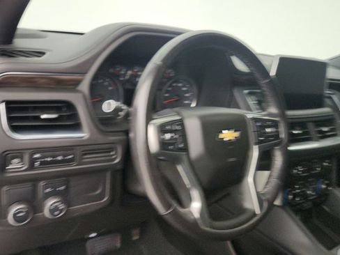 Used 2021 Chevrolet Suburban LT w/ Luxury Package RWD image 13