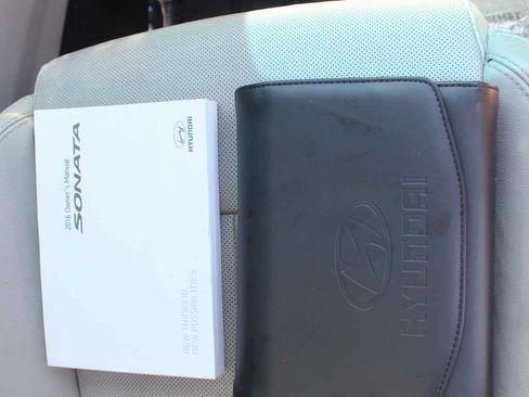 Used 2016 Hyundai Sonata Limited w/ Option Group 04 FWD image 27