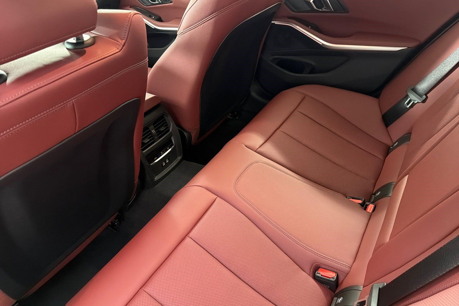 New 2026 BMW 330i Sedan w/ M Sport Package RWD image 26