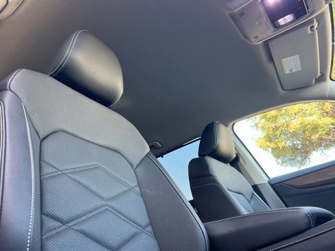 Used 2025 Volkswagen Atlas SE image 19