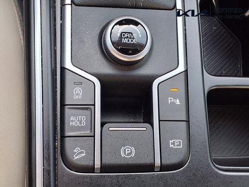 Certified 2025 Kia Sorento S image 9