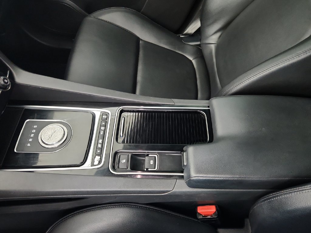 Used 2018 Jaguar F-PACE Premium AWD/4WD image 32