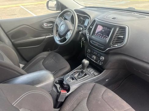 Used 2019 Jeep Cherokee Latitude w/ Popular Appearance Group FWD image 25