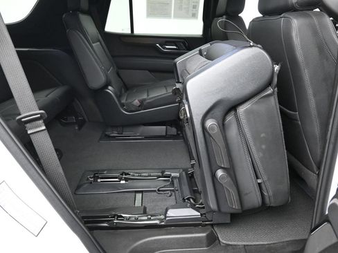Used 2025 GMC Yukon Denali AWD/4WD image 12