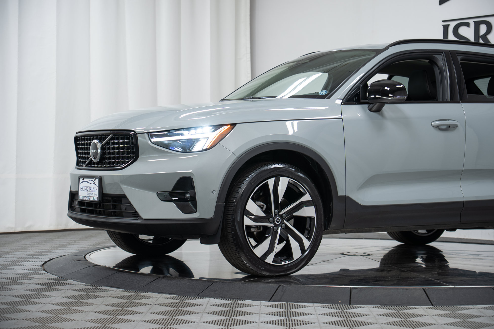 Certified 2025 Volvo XC40 B5 Plus AWD/4WD image 25