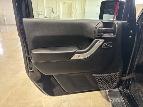 Used 2017 Jeep Wrangler Unlimited Sahara image 23