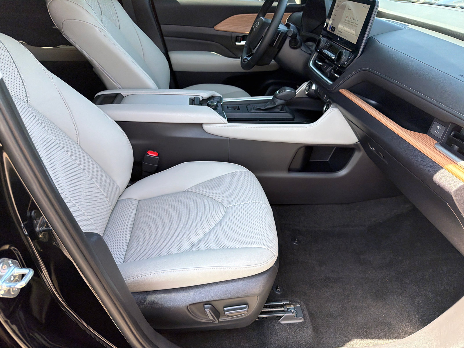 Used 2026 Toyota Grand Highlander AWD image 13