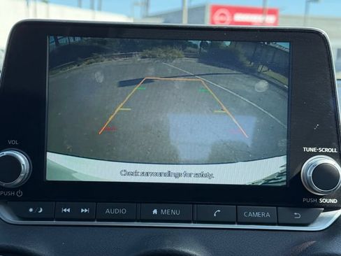 Used 2024 Nissan Sentra SV FWD image 24