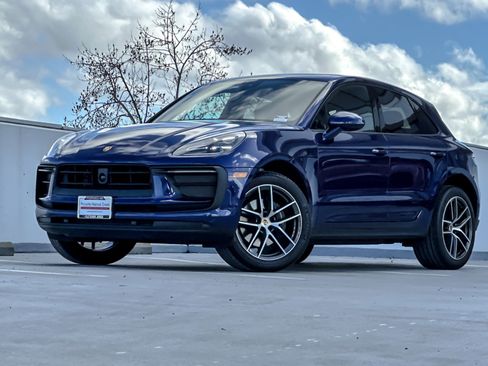 Used 2025 Porsche Macan image 1
