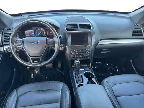 Used 2018 Ford Explorer XLT w/ Equipment Group 202A image 10