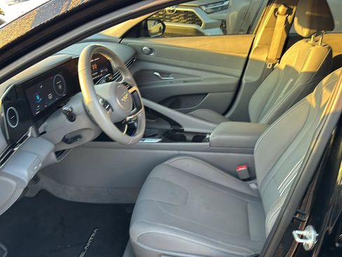 Used 2023 Hyundai Elantra SEL w/ Convenience Package image 8