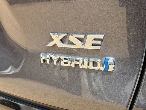 Used 2019 Toyota RAV4 XSE AWD/4WD image 5