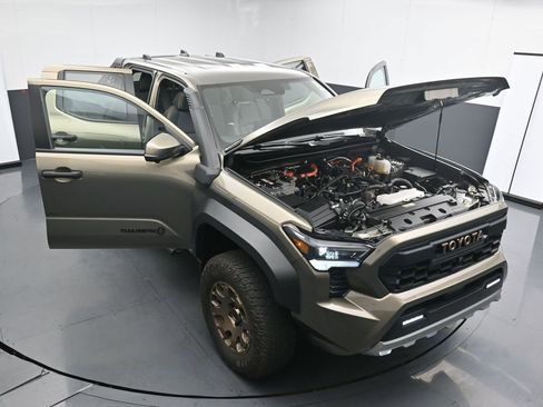 Used 2024 Toyota Tacoma Trailhunter image 48