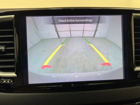 Used 2024 Chrysler Pacifica Touring-L FWD image 26