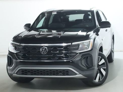 Used 2024 Volkswagen Atlas Cross Sport SE w/ Panoramic Sunroof Package image 3