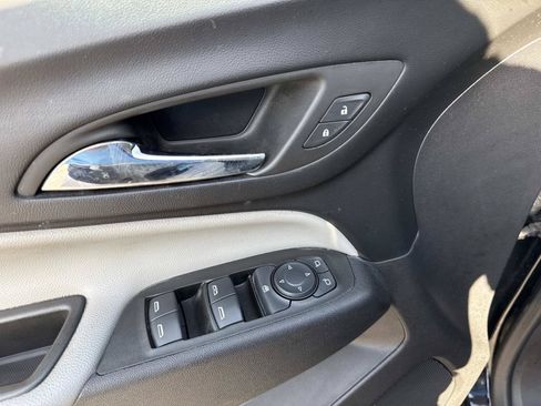 Used 2024 Chevrolet Equinox LS FWD image 18