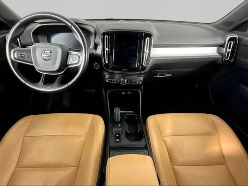 Used 2019 Volvo XC40 T5 Momentum AWD/4WD image 7