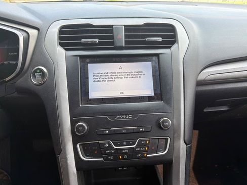 Used 2019 Ford Fusion SE FWD image 7