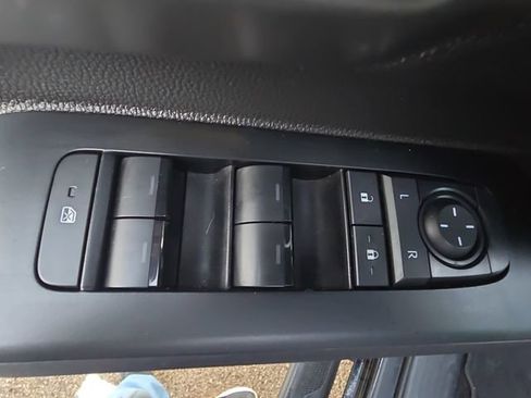 Certified 2025 Toyota Tacoma TRD Off-Road image 27