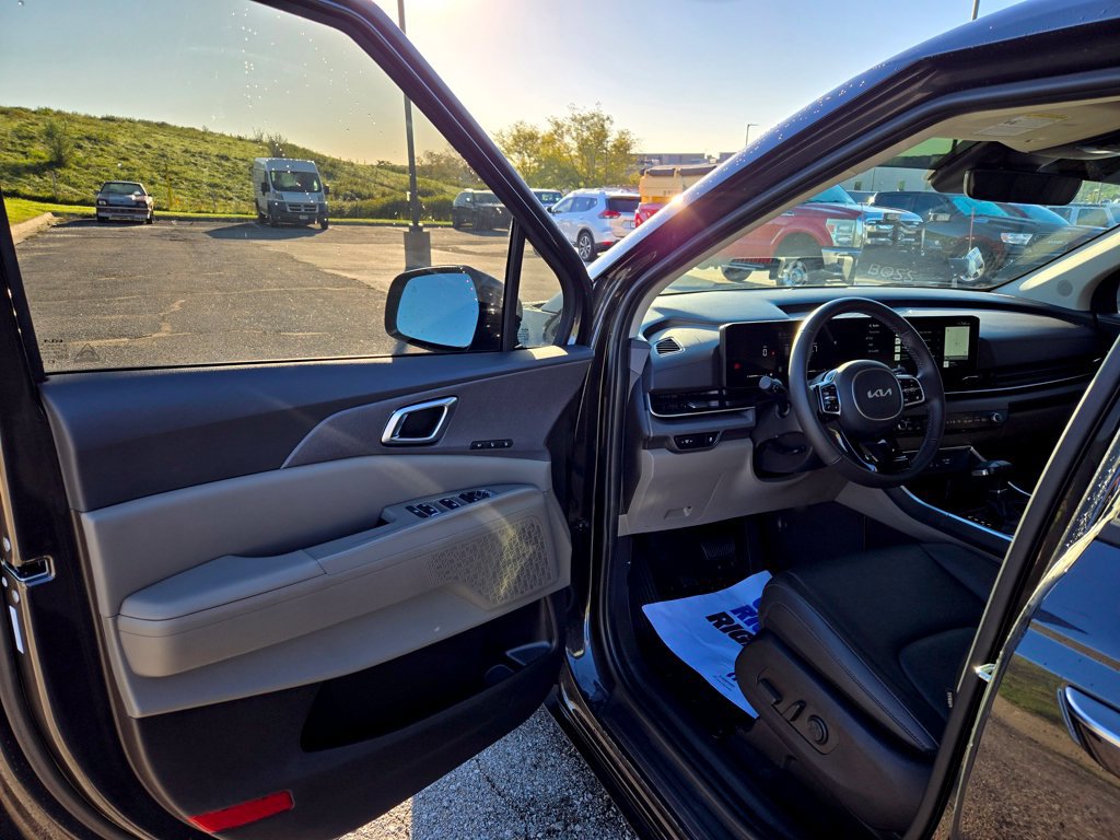 Used 2026 Kia Carnival EX FWD image 12