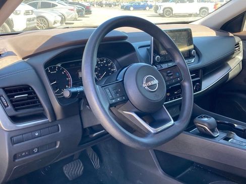 Used 2023 Nissan Rogue SV image 9