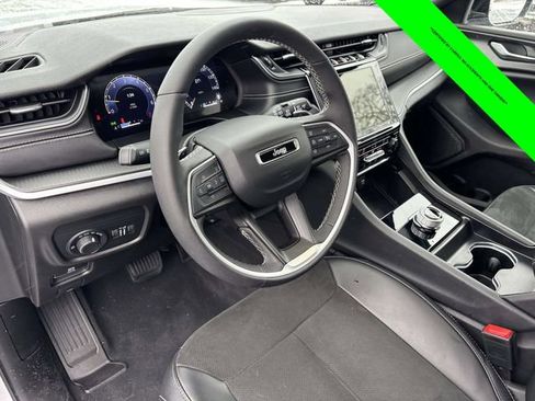 Used 2024 Jeep Grand Cherokee L Altitude image 9