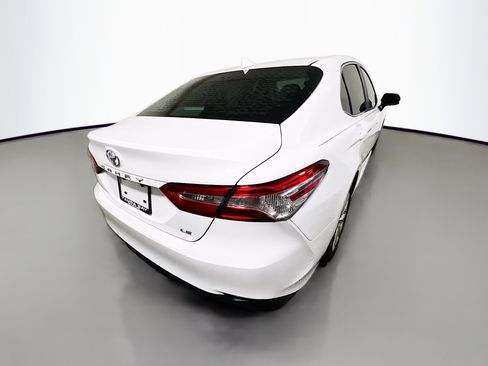 Used 2020 Toyota Camry LE image 4