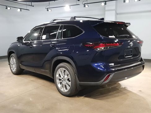 New 2026 Toyota Highlander Limited AWD/4WD image 5