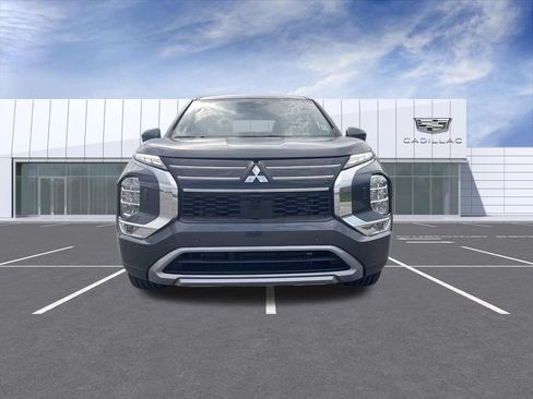 Used 2025 Mitsubishi Outlander SE AWD/4WD image 3