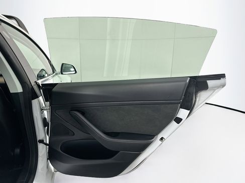 Used 2020 Tesla Model 3 Standard Range Plus image 29