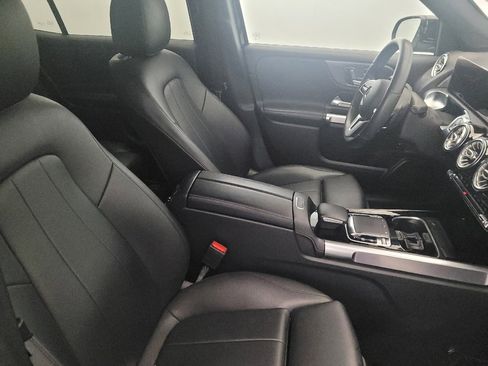 Used 2020 Mercedes-Benz GLB 250 w/ Premium Package image 21