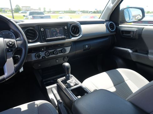 Used 2016 Toyota Tacoma SR5 w/ SR5 Appearance Package (SN) AWD/4WD image 22