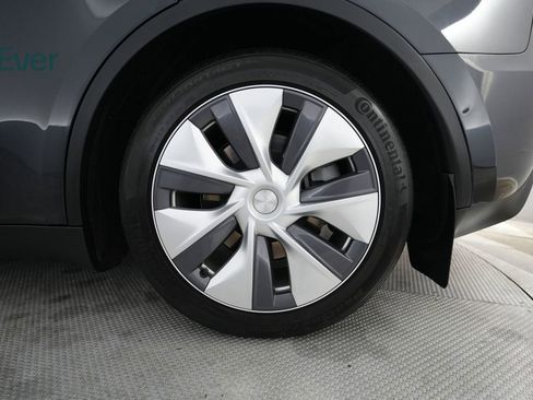 Used 2024 Tesla Model Y Long Range AWD/4WD image 9