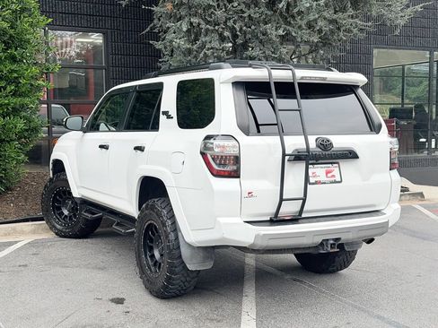 Used 2017 Toyota 4Runner TRD Off-Road Premium AWD/4WD image 19