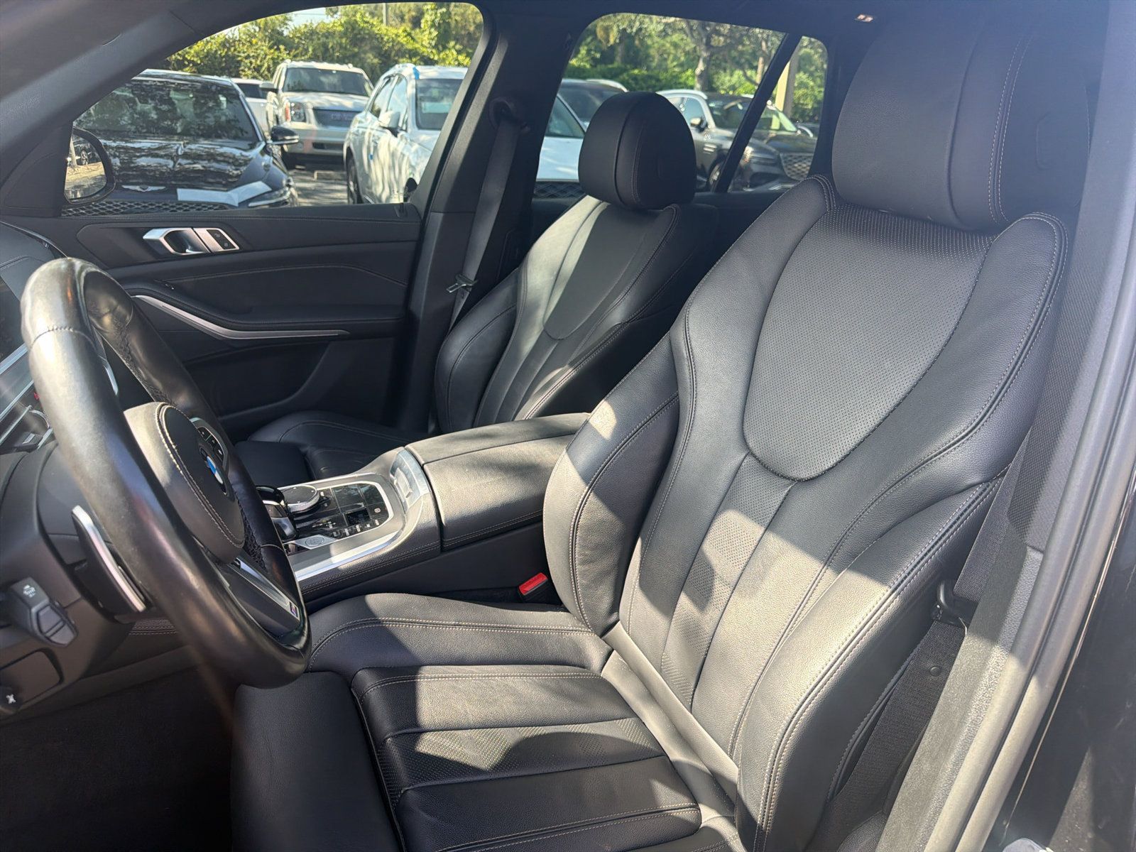 Used 2022 BMW X5 xDrive40i w/ M Sport Package AWD/4WD image 18