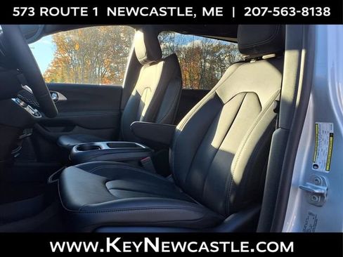 New 2026 Chrysler Pacifica Select FWD image 12