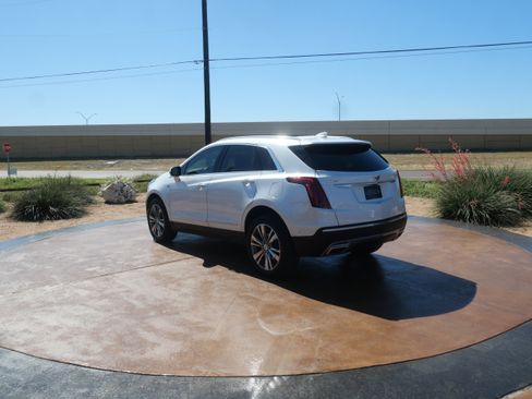 Used 2022 Cadillac XT5 Premium Luxury w/ Technology Package image 4