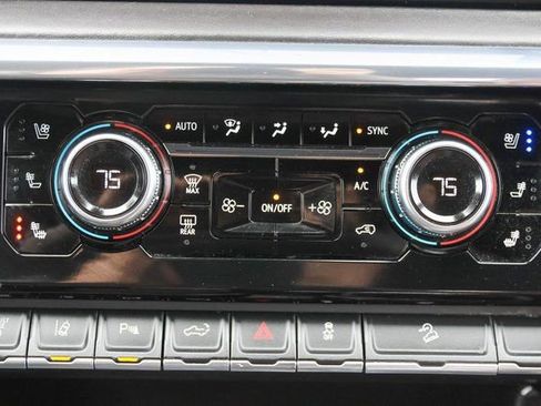 Used 2024 GMC Sierra 3500 Denali Ultimate image 30