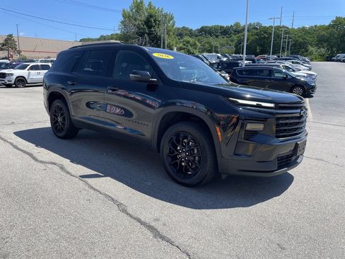Used 2026 Chevrolet Traverse LT w/ Midnight/Sport Edition AWD/4WD image 6