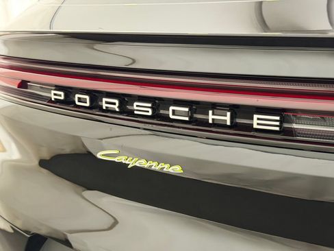 Certified 2025 Porsche Cayenne E-Hybrid Coupe AWD/4WD image 25
