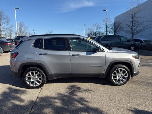 Used 2022 Jeep Compass Latitude w/ Sun and Sound Group image 5